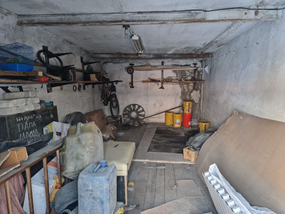 Гараж в обществе Строитель