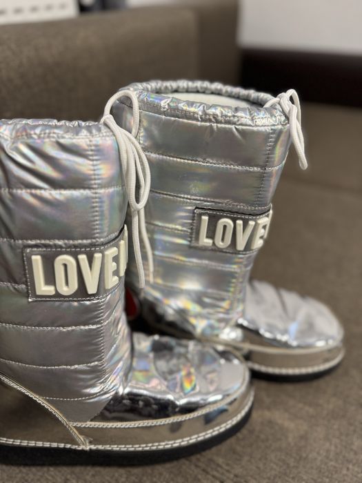 Boots Love moschino