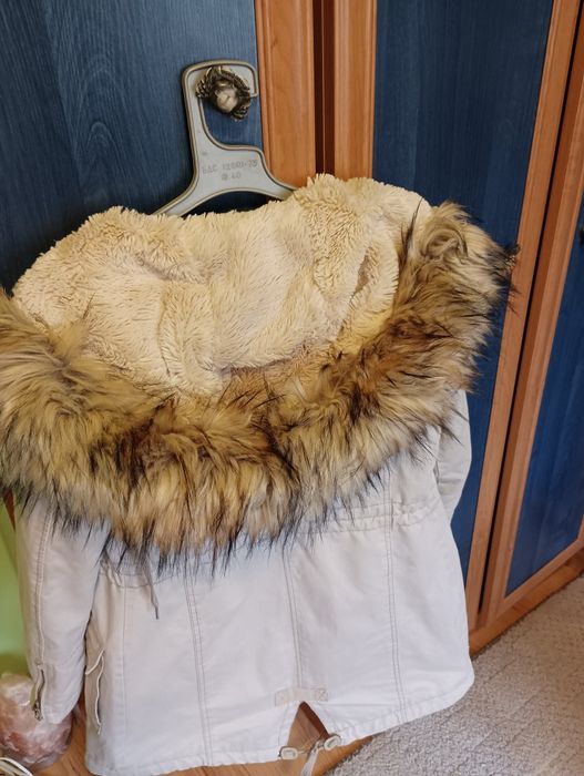 Дамско зимно яке с топла вата и качулка