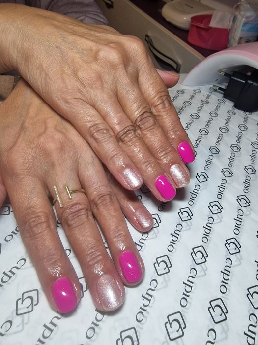 Manichiura-pedichiura clasica și cu oja semipermanenta la domiciliu