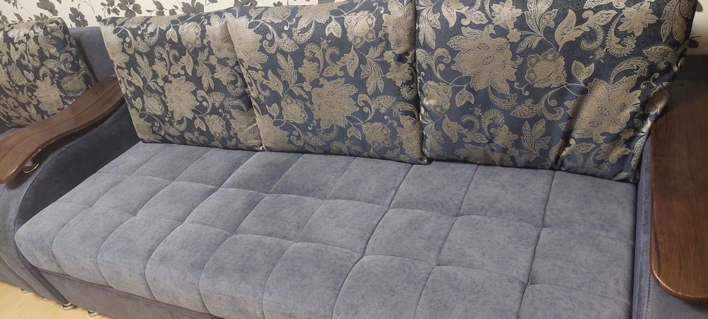 Диван + кресло-кровать, в отличном состоянии