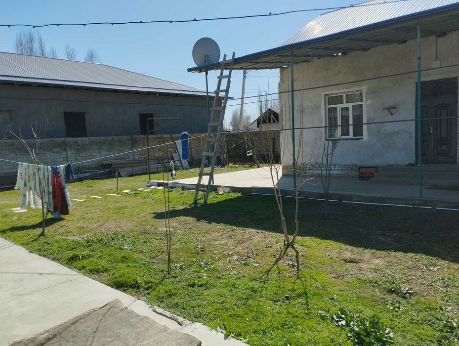 Янги Узбекистан енида сотих ер уйи билан. сотилади.