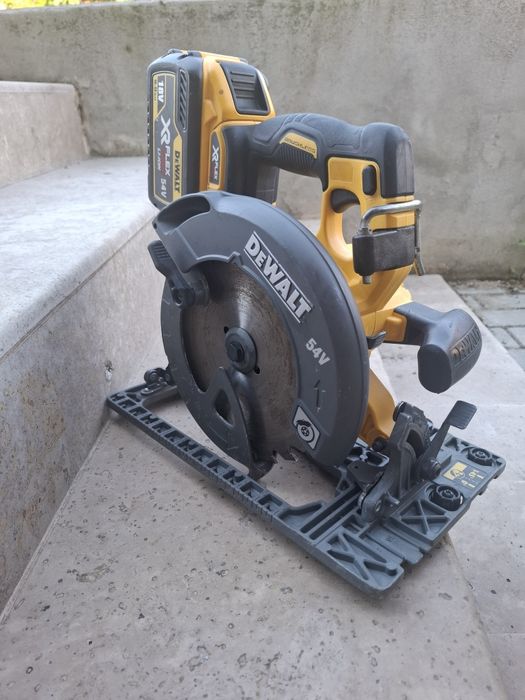 Circular DeWalt DCS 576