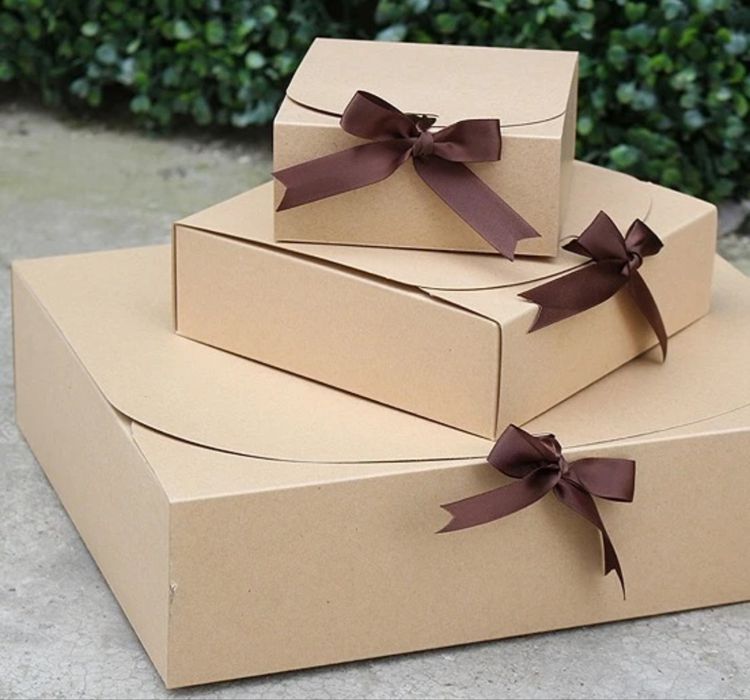 Подарочная коробка с пакетом с наполнителем