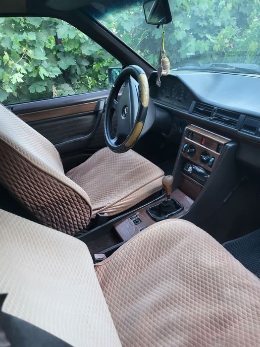 Продам Мерседес Бенц 230 Е