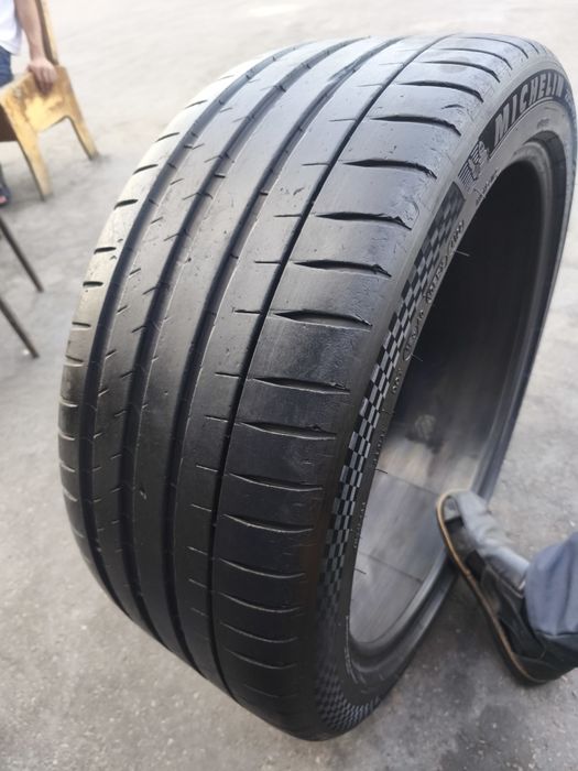 275-40-R22 Michelin 4s