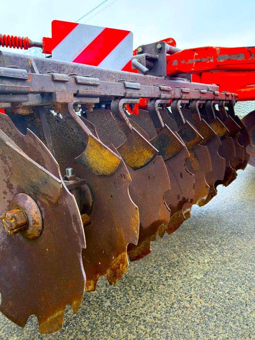 Disc greu semigreu RAZOL 4 ,2 m an 2012 Pliabil cu 38 discuri Kuhn Discover XM Souchu Pinet Gregoire Besson Quivogne Lemken Kuhn Hardi Rabewerk Fiat