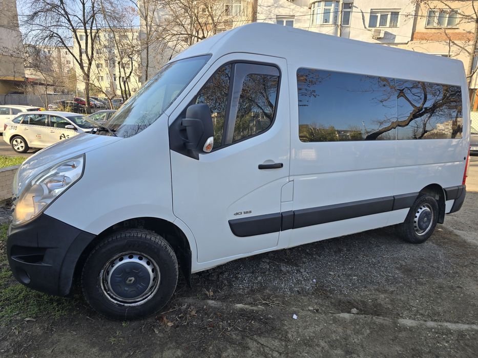 Închiriez microbuz 8+1 renault master 2014