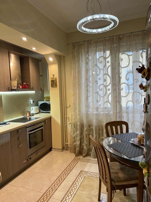 Дава се под наем Тристаен апартамент в София, Център - 130 кв.м за 1295.4 € - Снимка #5