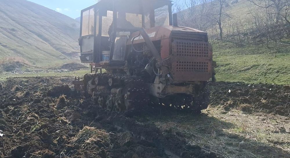 DT 75 dakumentda traktor