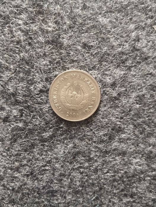 Монета  10 сум 2001года