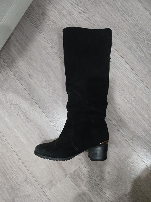 Продам женские сапоги