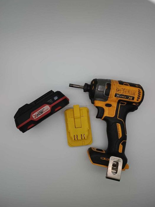 Adaptor baterie Parkside → scule DeWalt (galben)