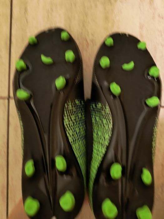 Чисто нови футболни бутонки mat star