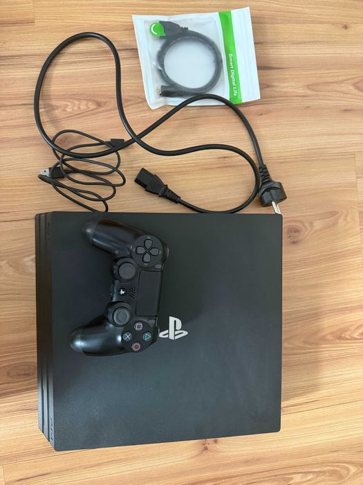 PlayStation 4 Pro 1TB CUH-7116B + Controller + Cabluri | Stare foarte bună