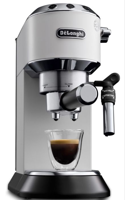 Кофеварка рожкового типа DeLonghi EC685.W