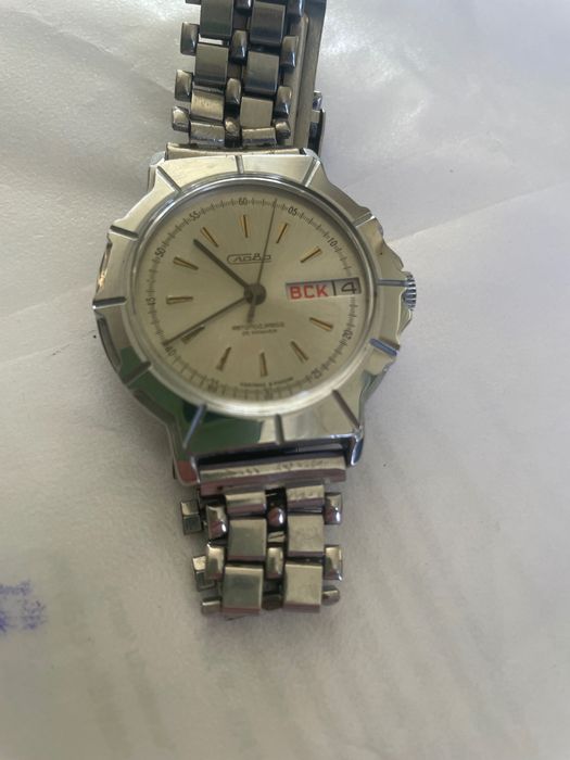 Продавам часовник СЛАВА автомат