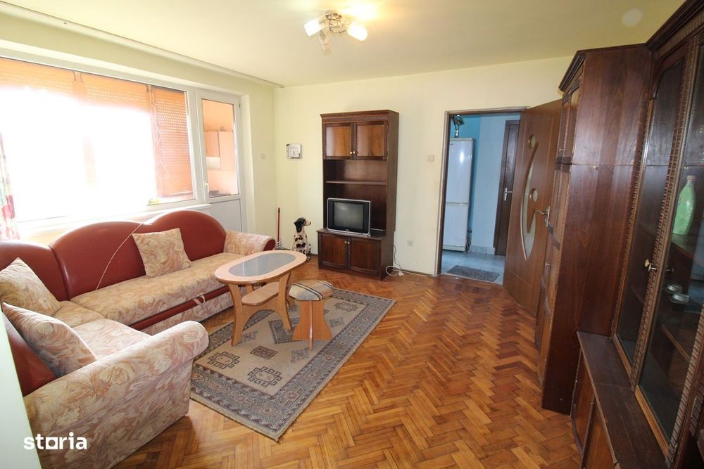 Vând apartament cu 2 camere în Hunedoara, Central-Bd.Corvin, 46mp...