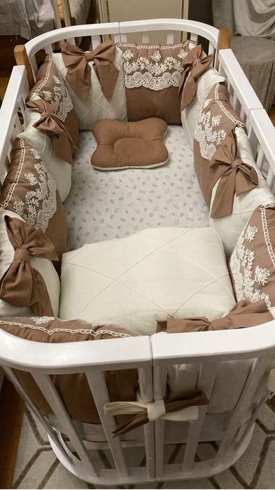 Детская кровать с бортиками.