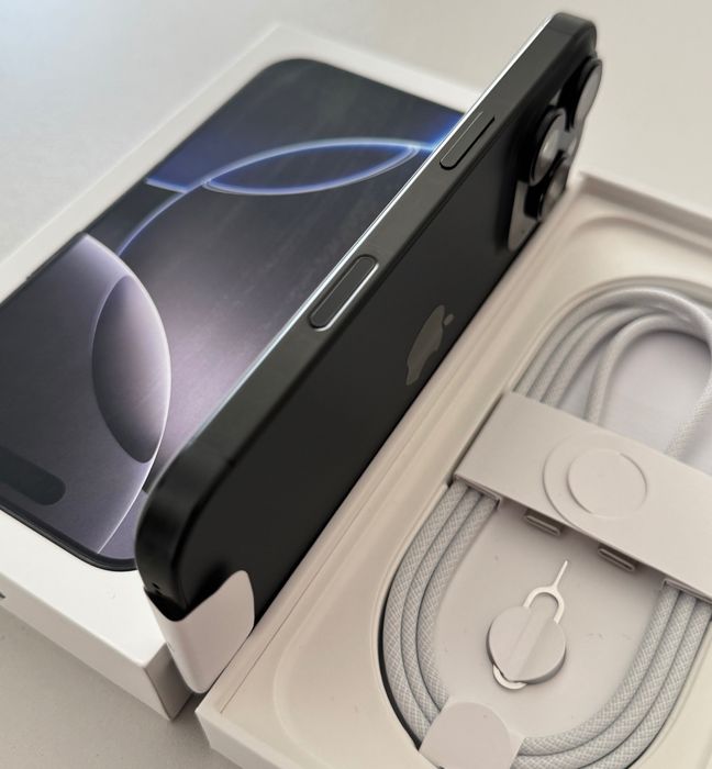 iPhone 16 Pro 256GB Black Titanium