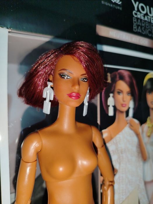 Papusa Made to Move Barbie Basics