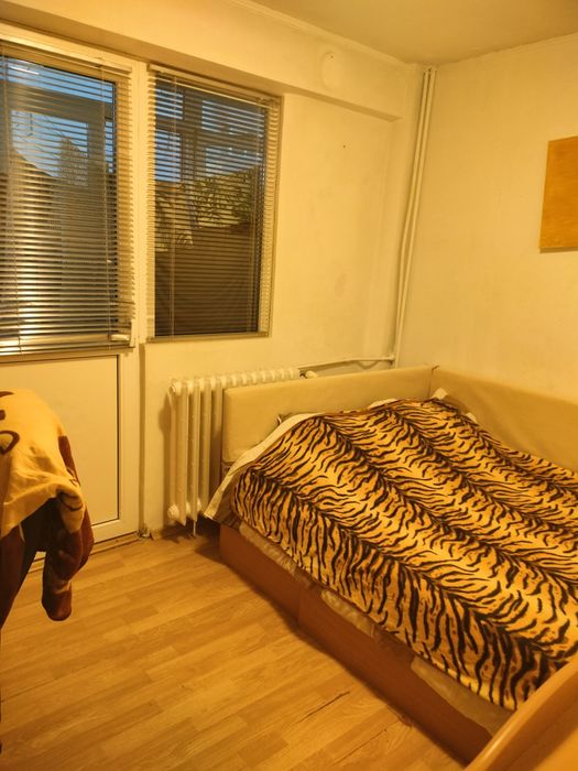 Închiriez apartament