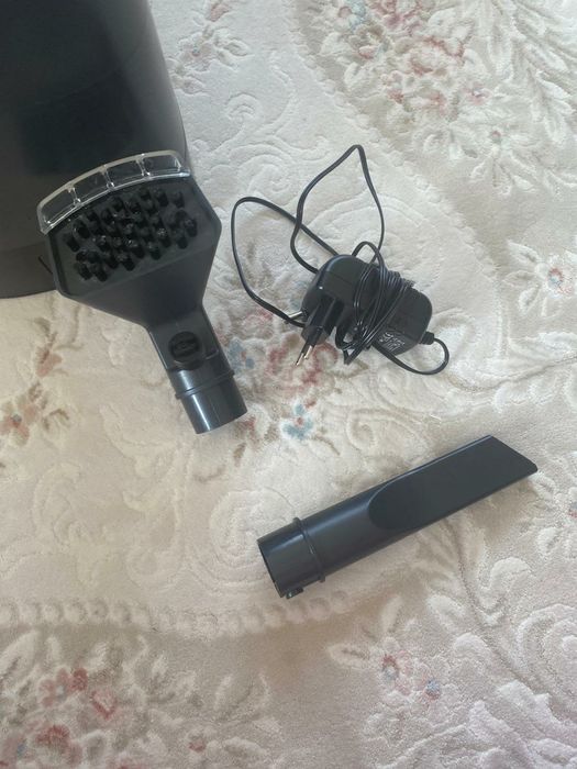 Уред за чистене на тапицери(диван,столчета)