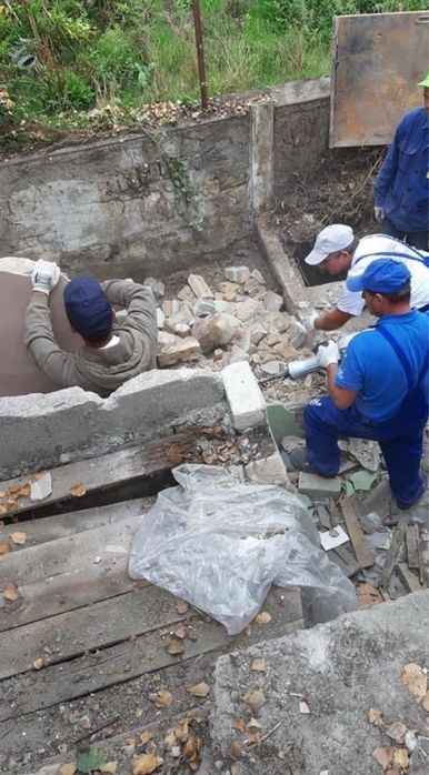 Demolari  •decopertari  gresie faianta•taieri beton• Transport Moloz•