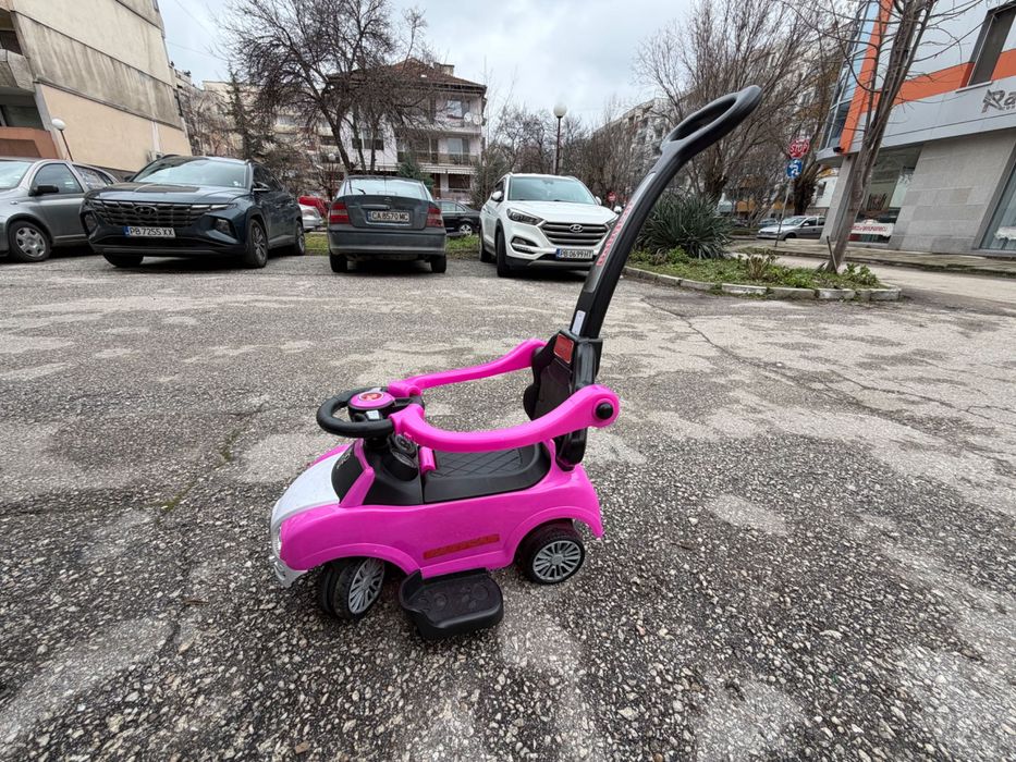 Детска количка бутаща се