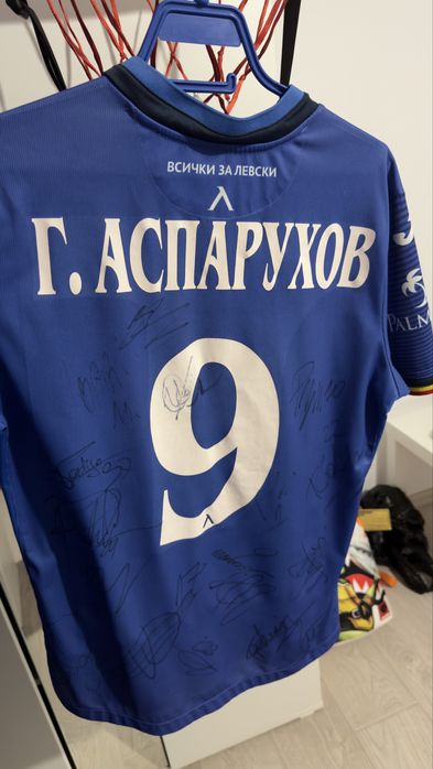 Тениска с автографи Левски София