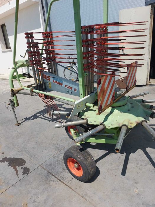 Grebla rotativa Claas Liner deschidere 4.30 metri 13 brate, recent adusa din Italia