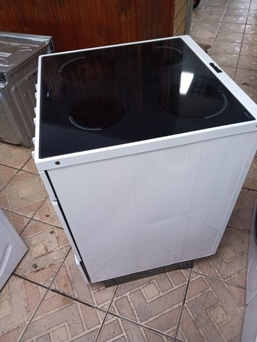 Свободно стояща печка с керамичен плот VOSS  2 години Гаранция!