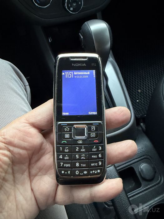 Nokia retro telefon va iphone