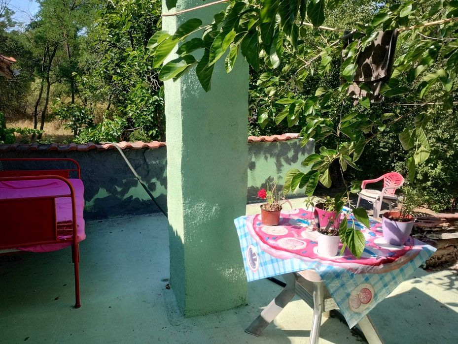 Къща 100 км от морето