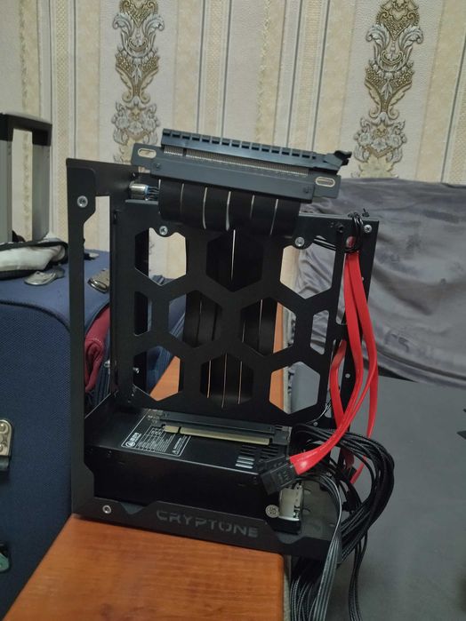 Mini ITX корпус с блоком питания и райзером