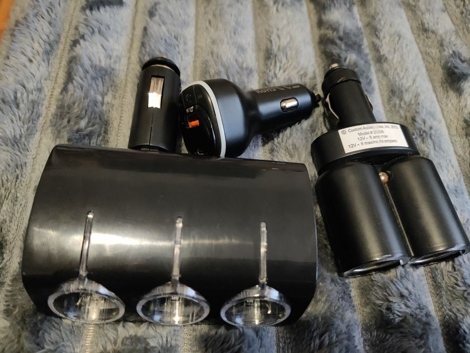 Adaptoare bricheta auto plus modulator fm noi 60 lei toate