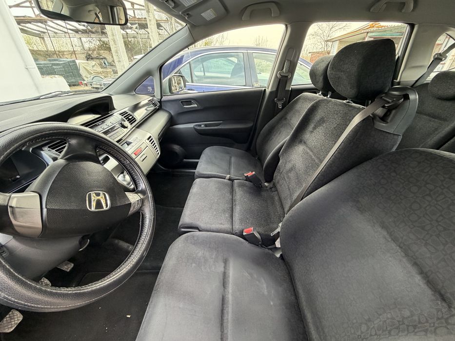 Honda  6 мест fr-v в добро сьстояние