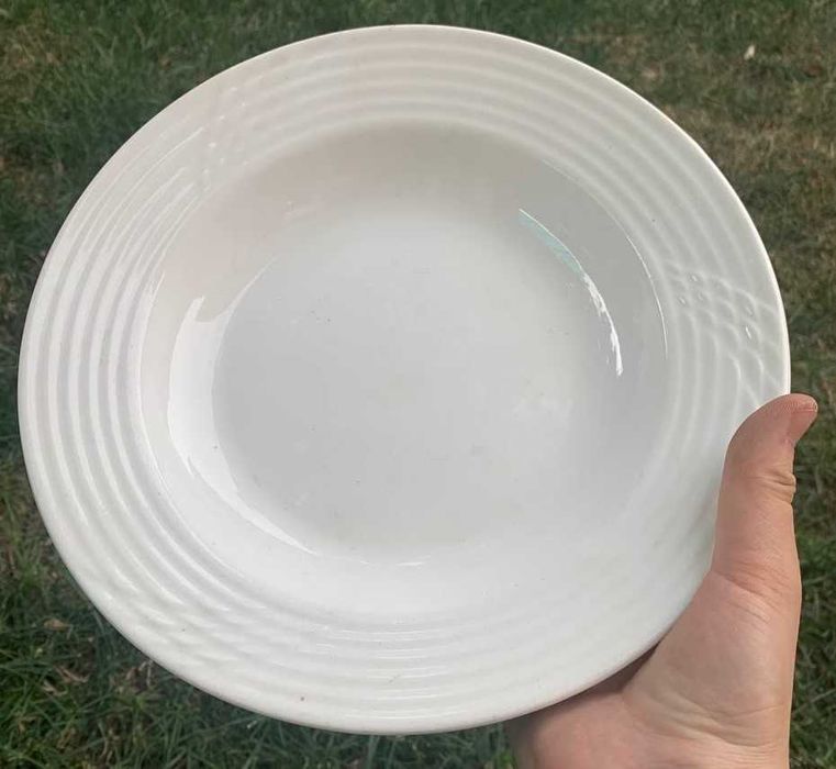 Белые касушки, суповые чашки и глубокие тарелки для пасты