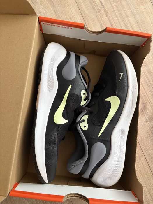 Маратонки Nike 39 номер