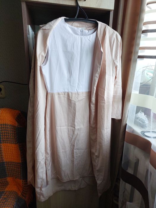 Продам платья. 3000