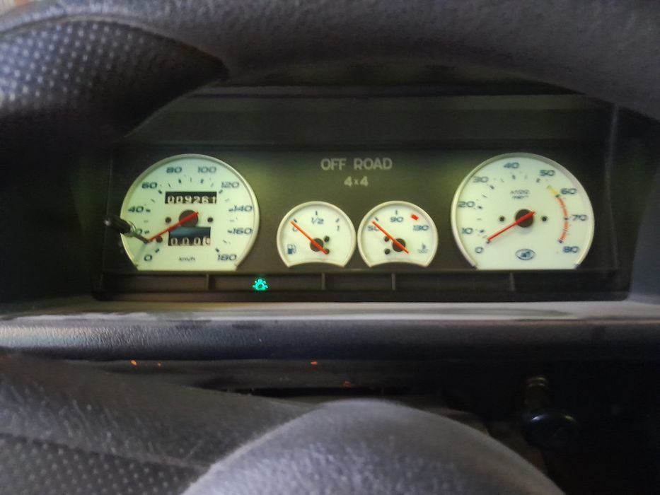 Продам машину 2000г