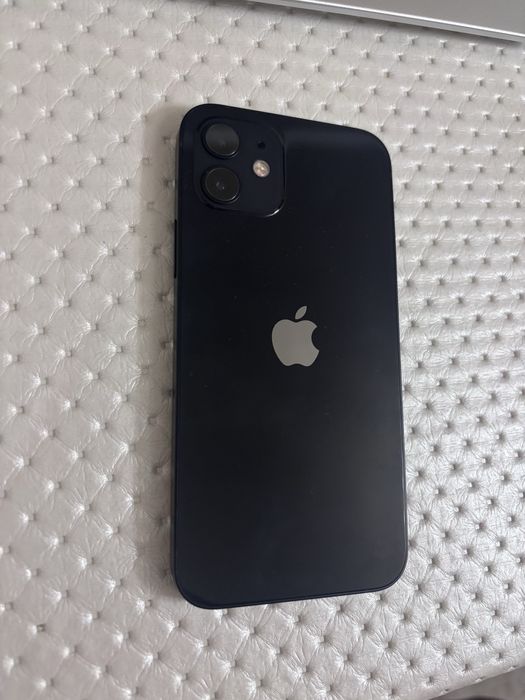 продам айфон 12 почти новый