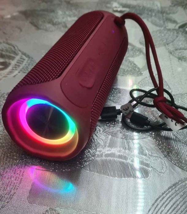 Mini boxă bluetooth pe acumulator, card 8Gb inclus