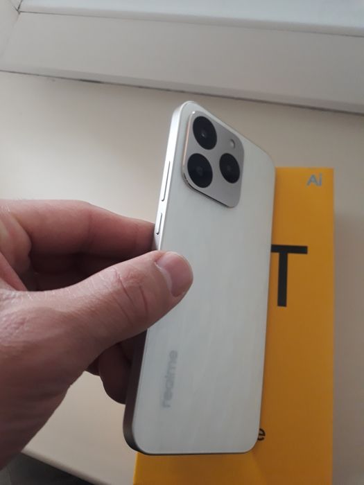 Продам realme 15t новый срочно