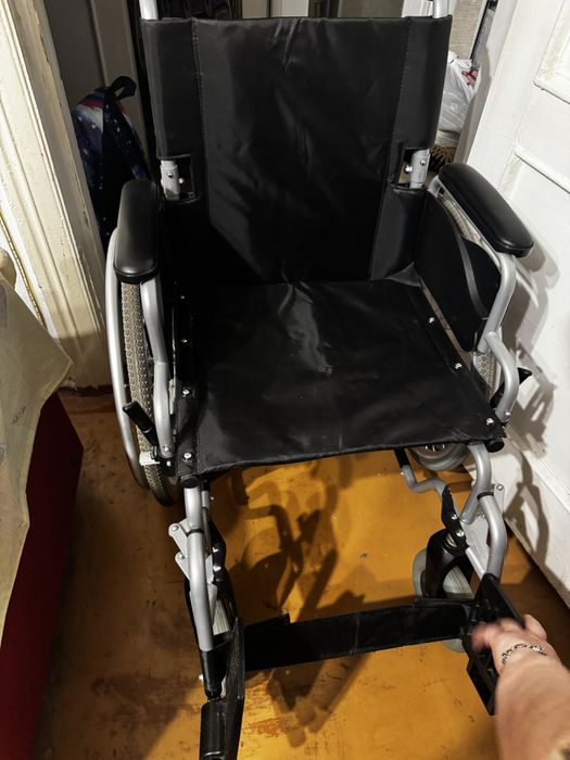 Продам инвалидное кресло