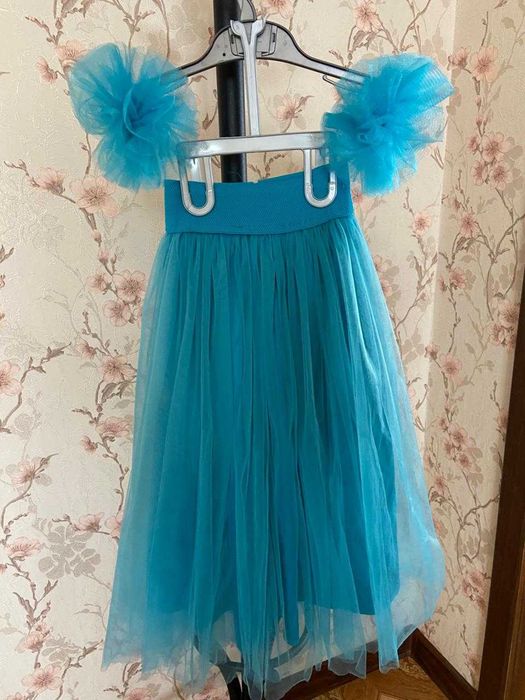 Продам школьный костюм на девочку