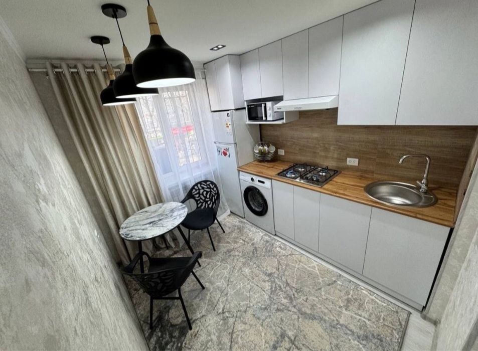 1/2/5 28м2 Новомосковска / мебель техника.