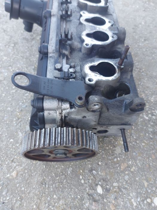 Vând chiulasa golf 5 motor 1.6 MPI