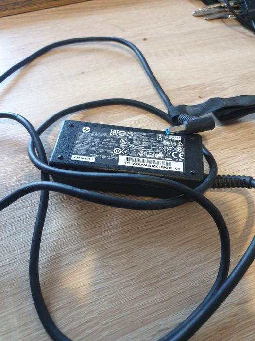 Alimentatoare laptopuri 19 V. Pret 50 lei fix