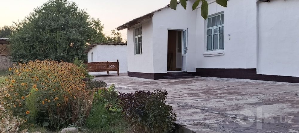 Hovli uy sotuladi